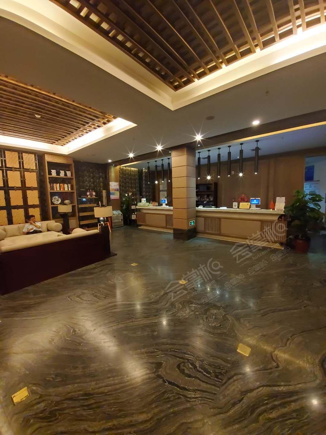 锦悦汤池酒店(武汉国博中心汉阳火车站地铁站店)