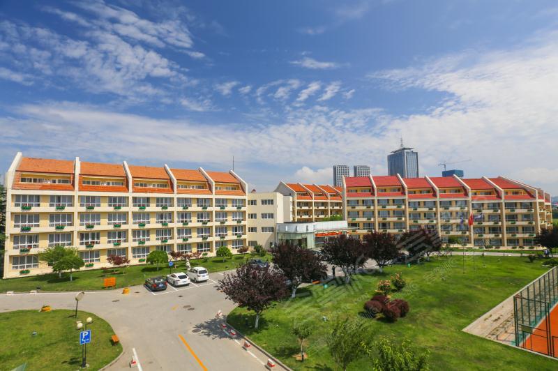 青岛三星级酒店最大容纳200人的会议场地|青岛气象度假村的价格与联系方式
