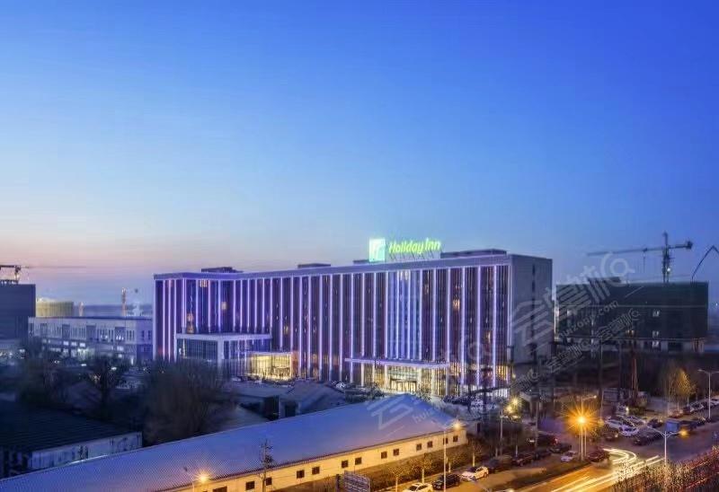 北京四星级酒店最大容纳700人的会议场地|北京临空假日酒店的价格与联系方式