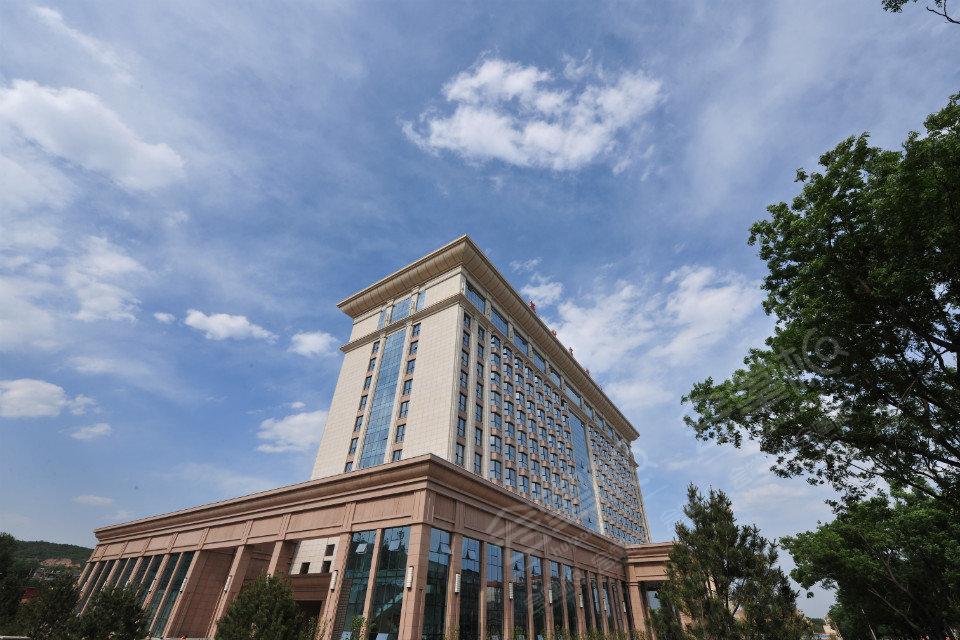 北京五星级酒店最大容纳800人的会议场地|华北宾馆的价格与联系方式