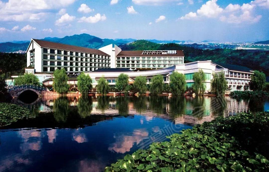 杭州五星级酒店最大容纳3000人的会议场地|太虚湖假日酒店的价格与联系方式